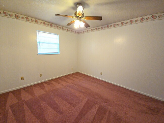 Building Photo - 1206 Crescent Blvd