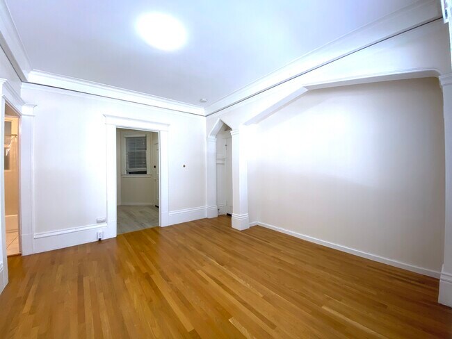 Building Photo - 1523 Sacramento St