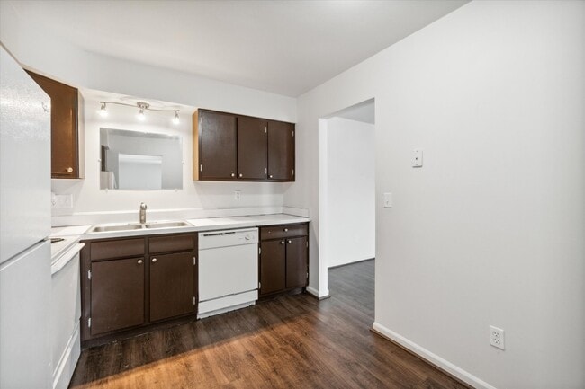 Foto del edificio - Country Club Park Apartments (320 S. Drake LLC)