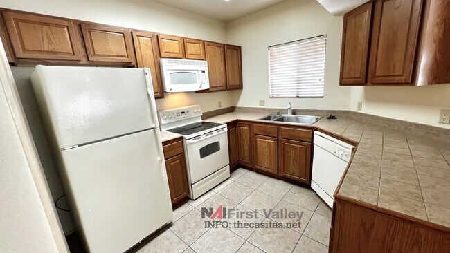 Building Photo - 2 Bedrooms, 2 Baths