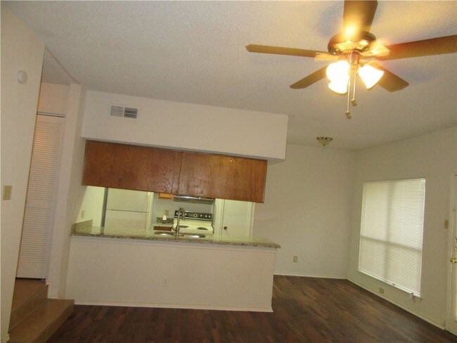 Building Photo - 5750 Phoenix Dr