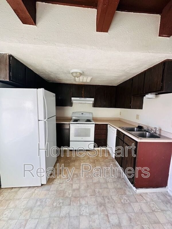 Building Photo - 185 Monroe Ave