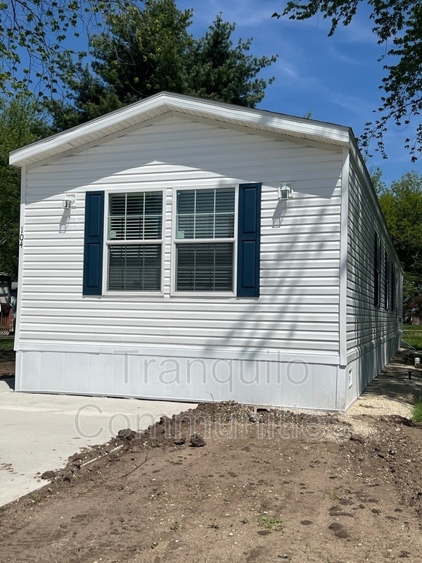 Building Photo - 104 W Orchard Hills Dr
