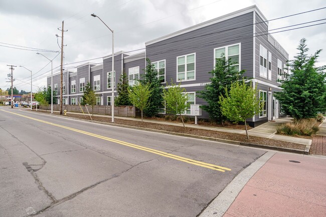 Building Photo - Evergreen Townhomes