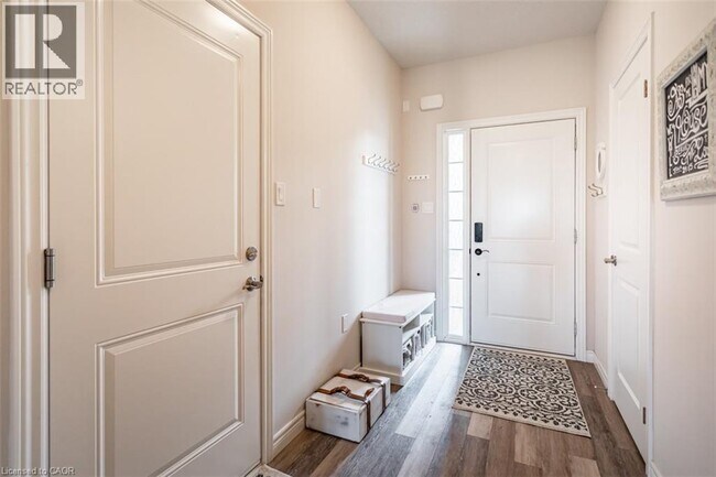 Photo du bâtiment - 120 Dunrobin Ln