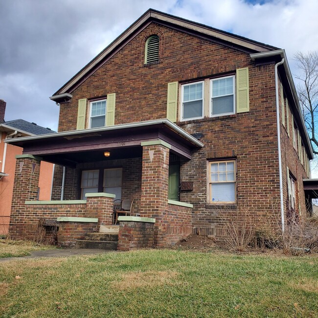 Building Photo - 3901 N Center Dr