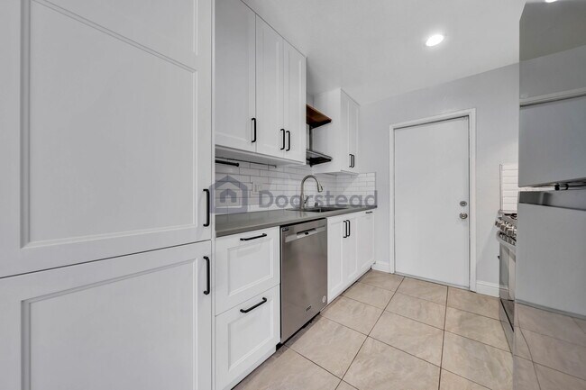 Building Photo - 930 Alexis Ct