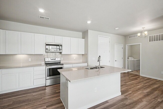Building Photo - Updated 2 Bed / 2 Bath Corner Condo in Parker – Ground Level Convenience!