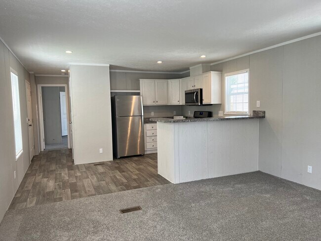 Building Photo - 5197 Chantelle Dr