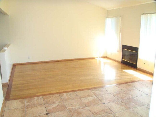 Foto del edificio - 15790 Midwood Dr