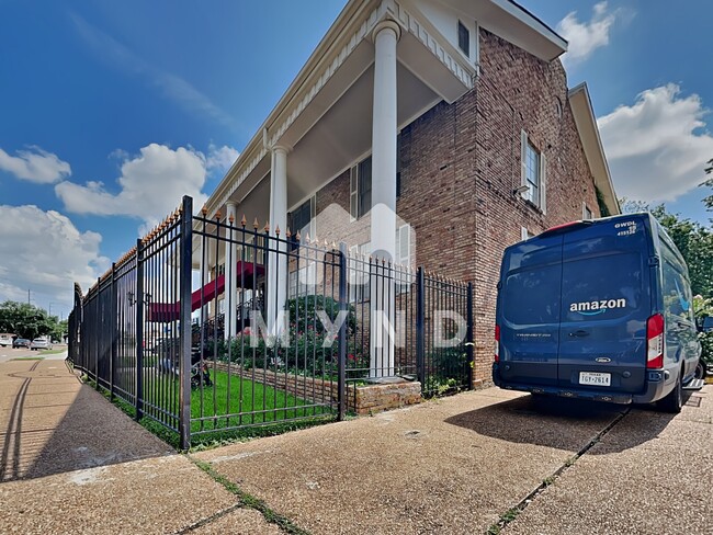 Building Photo - 2507 Montrose Blvd Unit 48
