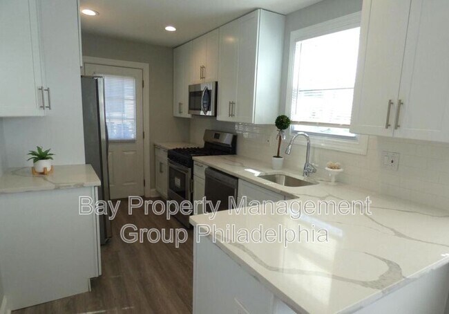 Building Photo - 2625 Fernwood Ave