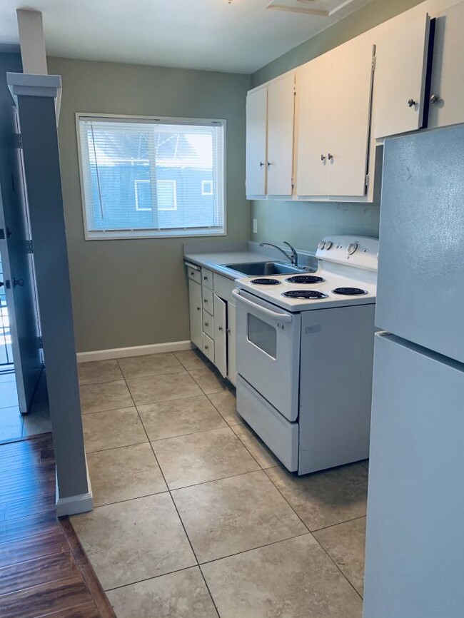 Building Photo - 1 bedroom in Oakland CA 94605
