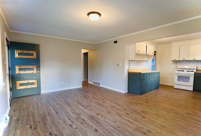 Foto del edificio - 423 Lawrence Ave