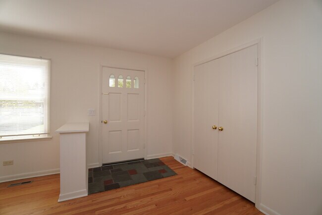 Foto del edificio - 580 Ivy Ct