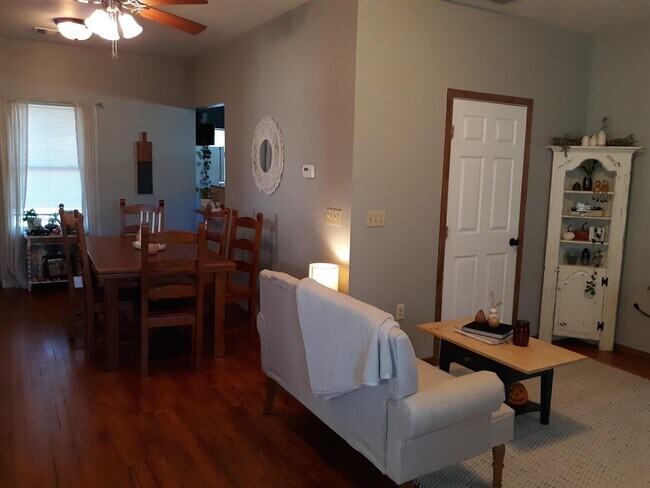 Foto del edificio - 524 S Gray St