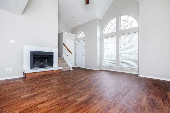 Building Photo - Plano Park Townhomes