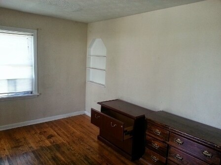 Building Photo - Great house on dead end street - Covedale gem