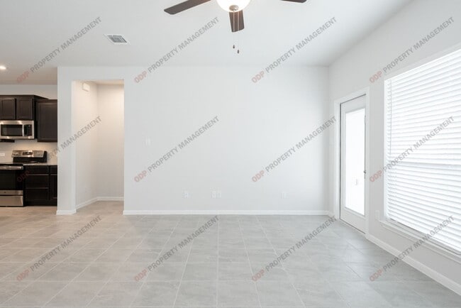 Building Photo - 424 Poplin Ln