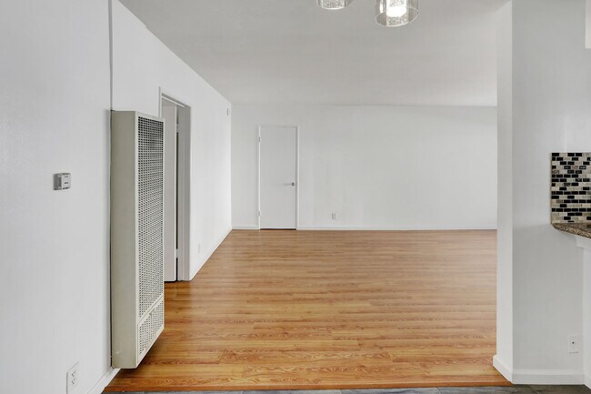 Foto del edificio - 7570 Romaine St