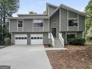 Building Photo - 323 Park Ridge Ct