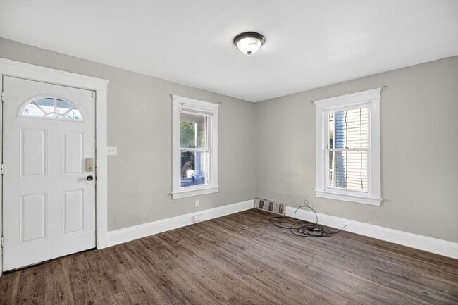 Building Photo - 389 E 160th St