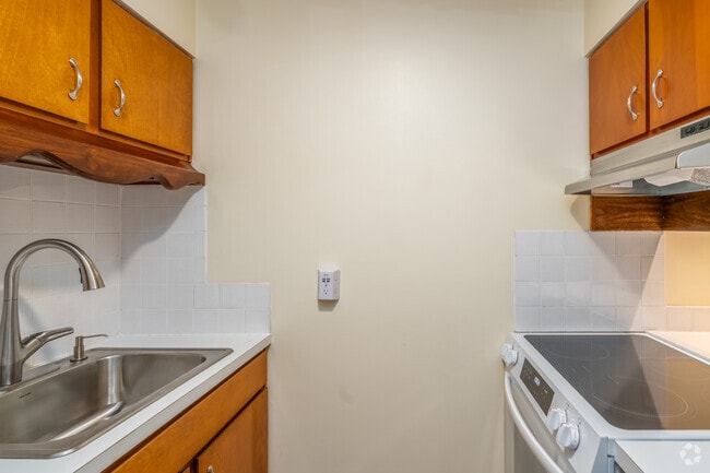 Studio - 500SF - Kitchen - Greenwood North Apartments