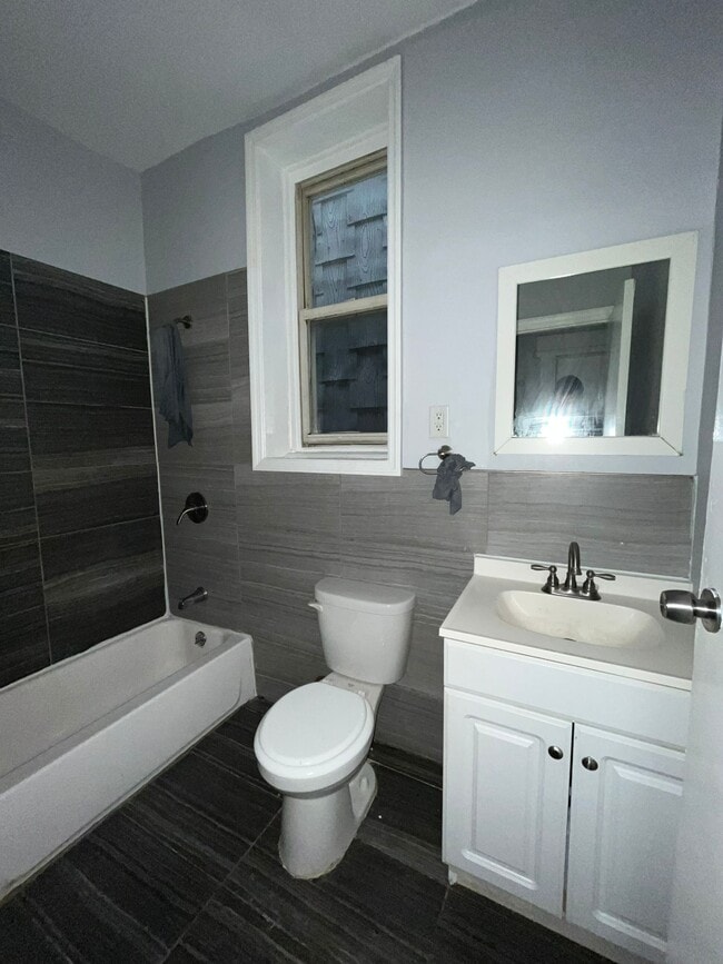 Building Photo - 192 Grant Ave