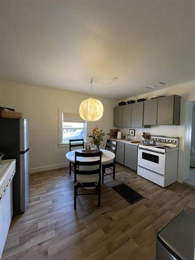 Primary Photo - Beautiful remodeled 2 bedroom, 1 bath hous...