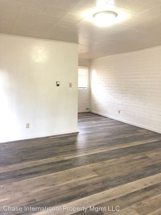 Building Photo - 210 Claremont St
