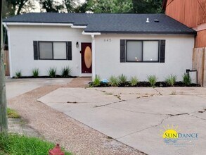 Building Photo - 645 Virginia Oak Ct