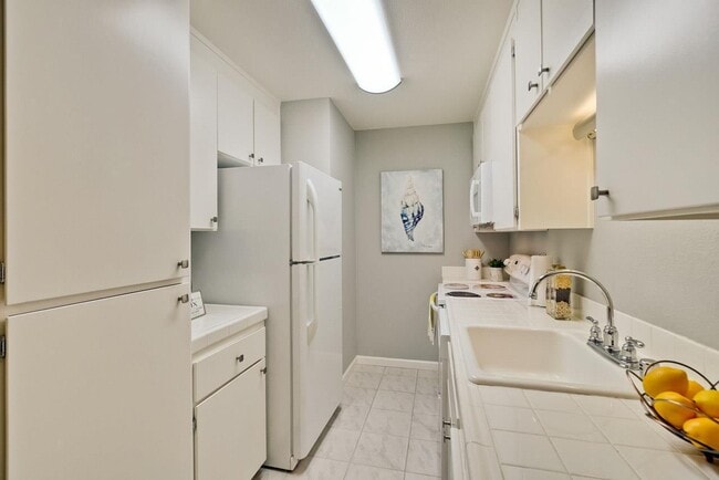 Building Photo - 281 Tradewinds Dr