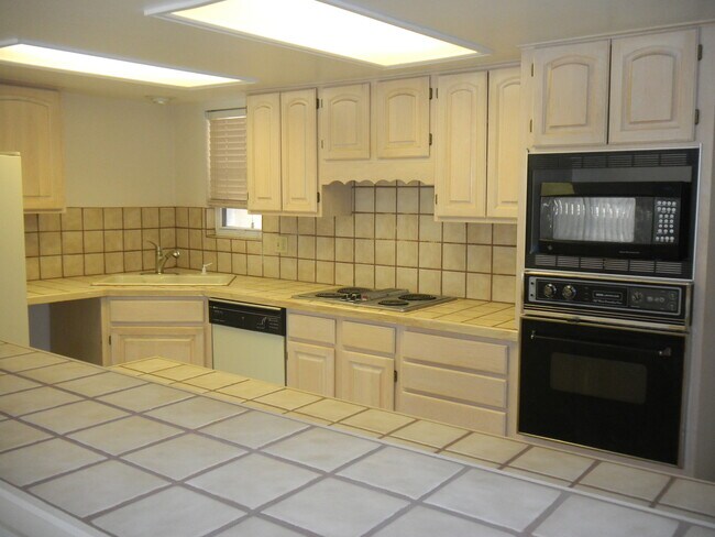 Foto del edificio - Charming Townhome in Prime Location Near W...