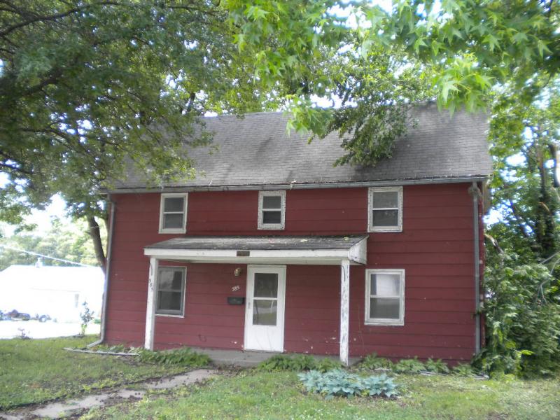585 S Benton Ave, Marshall, MO 65340 House for Rent in Marshall, MO
