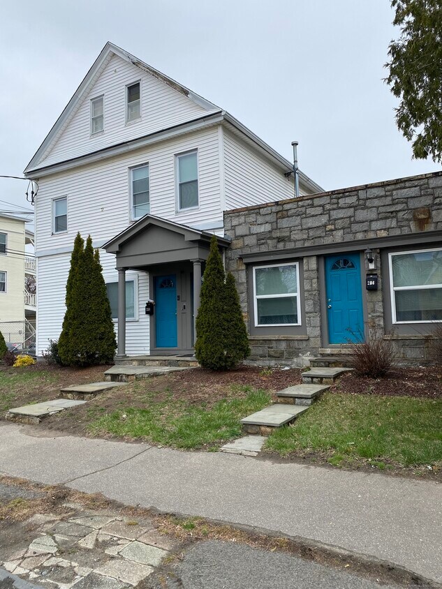 Primary Photo - 236-240-240 Lindley St