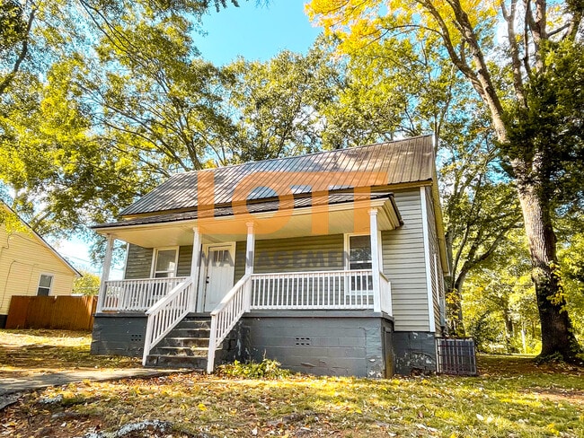 Building Photo - 6 Pelzer St
