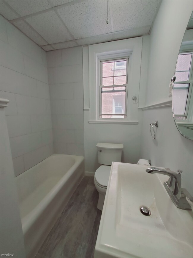 Building Photo - 1 br, 1 bath Condo - 637 Summer St Unit M