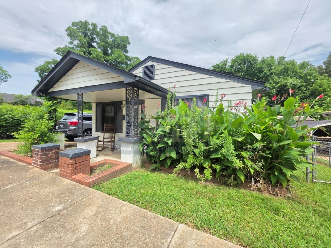 Building Photo - 4 Bedroom 1 Bath Home!!