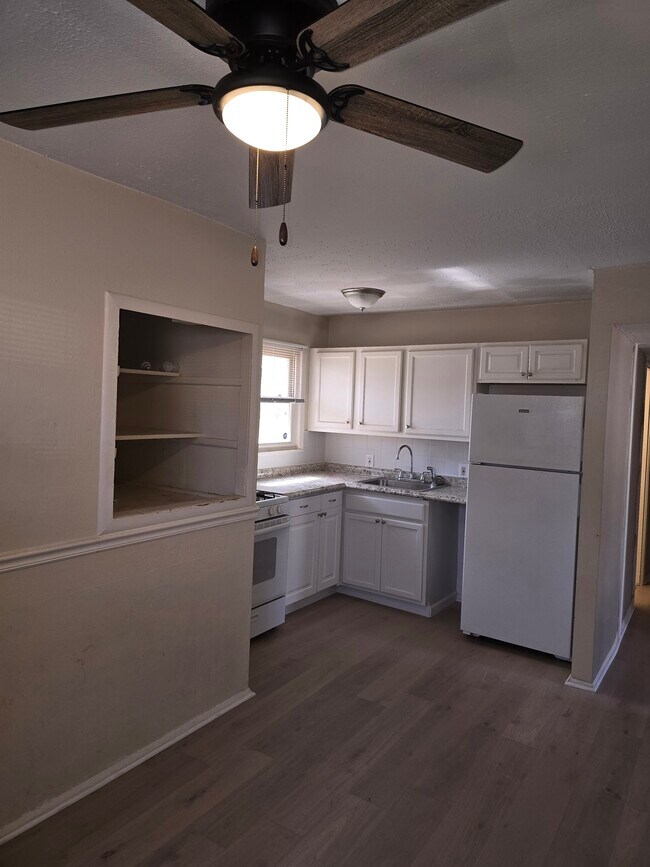 Foto del edificio - 7810 Blandford Dr
