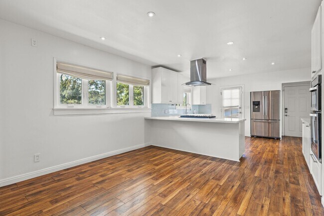 Building Photo - UPGRADED SOUTH OF THE BOULEVARD HOME WITH HUGE BACKYARD!