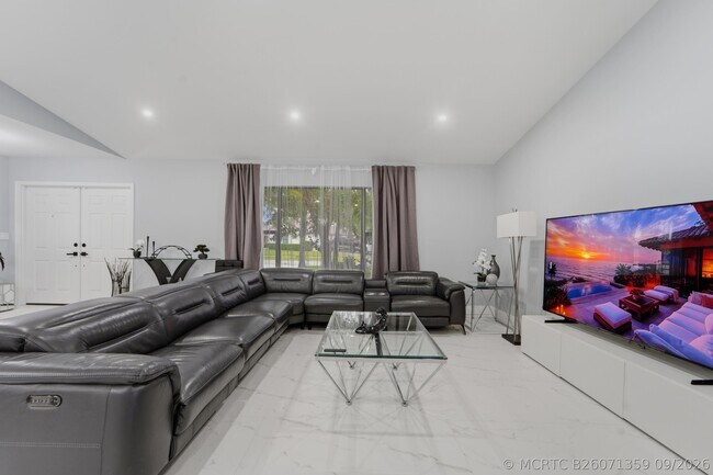 Foto del edificio - 606 Juniper Pl