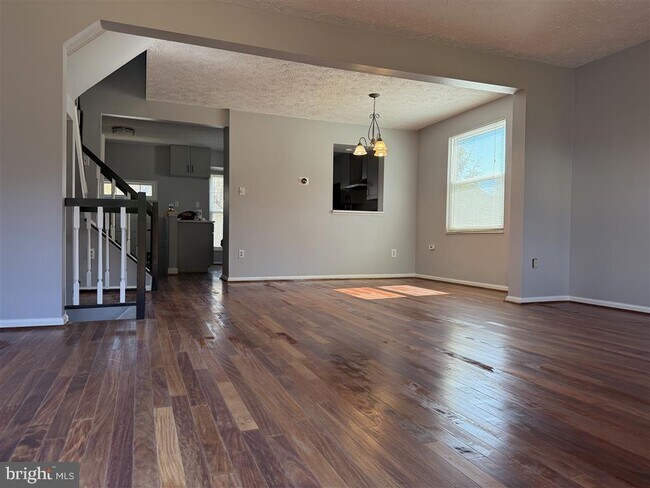 Foto del edificio - 102 Smoothleaf Ln