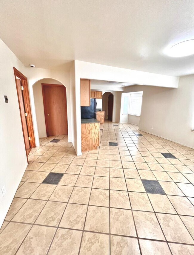 Foto del edificio - 615 Candelaria Rd NW