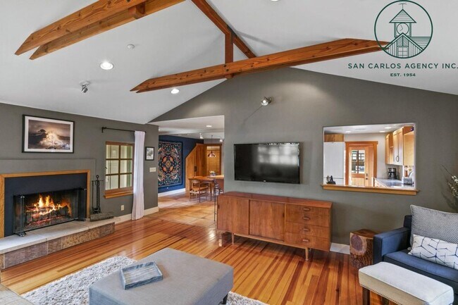 Building Photo - Beautiful Two Bedroom Craftsman Cottage in...
