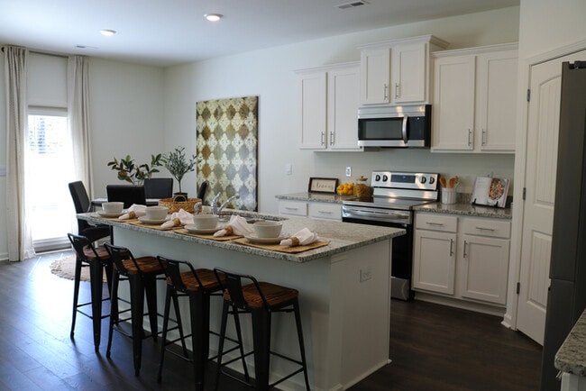 Building Photo - Stunning 5 Bedroom in Timber Leaf