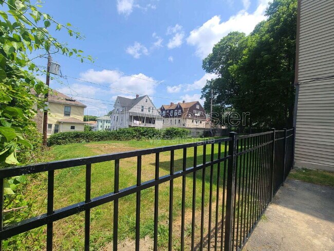 Foto del edificio - 73 Green Hill Pkwy