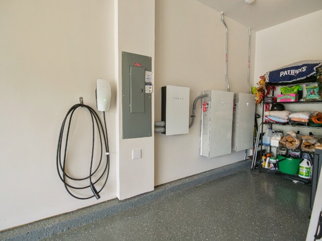 Foto del edificio - 1663 Jessamine Dr