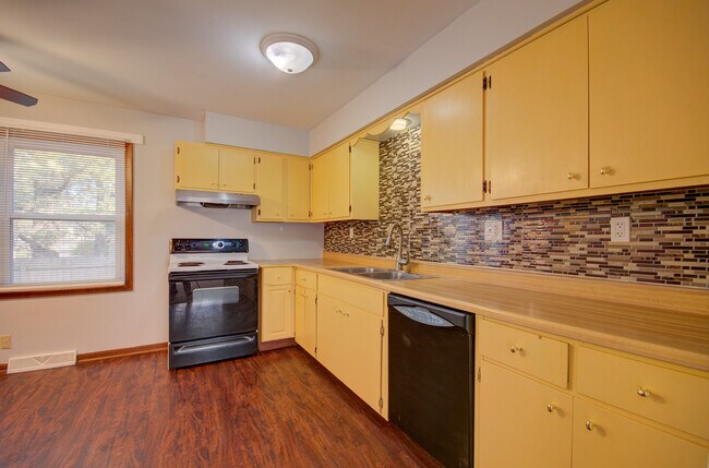 Foto del edificio - 404 W Washington St