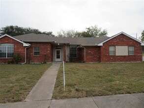 Building Photo - 104 Roaring Springs Dr