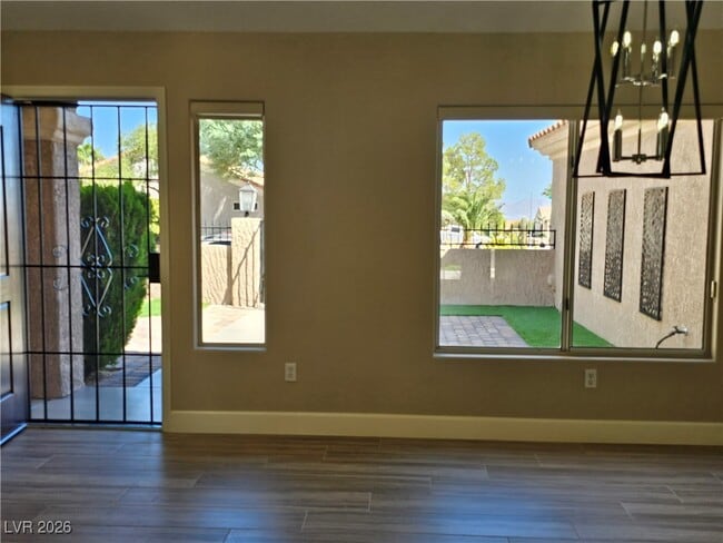 Foto del edificio - 3033 Isaac River Dr